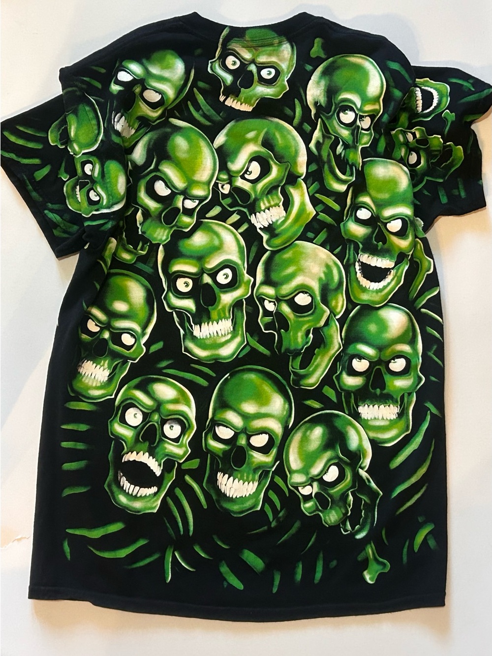 Liquid Blue Men’s Medium All Over T-Shirt Neon Green Skull Print - Picture 3 of 3